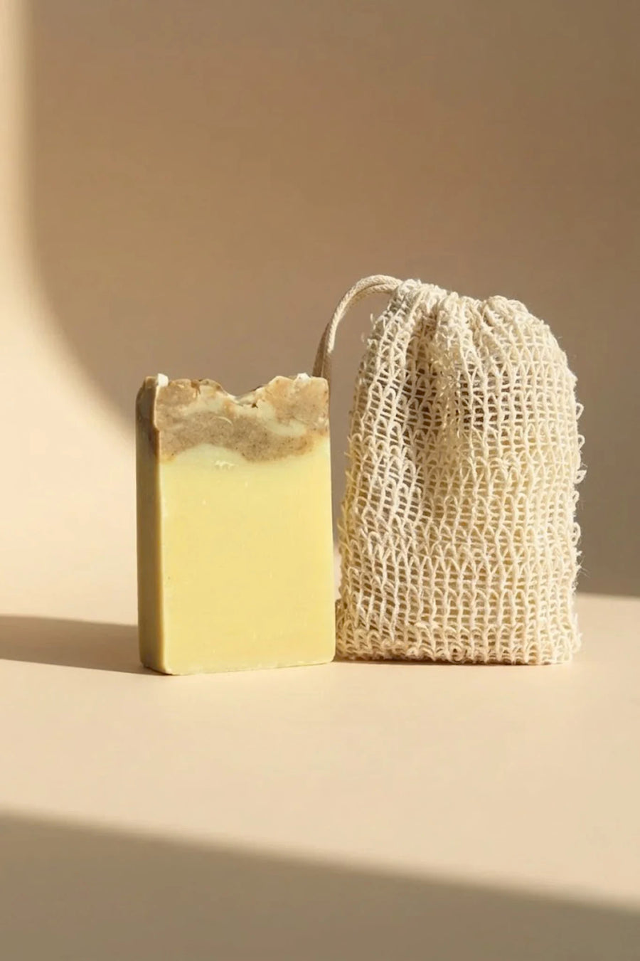 sapone artigianale con sacchetto esfoliante