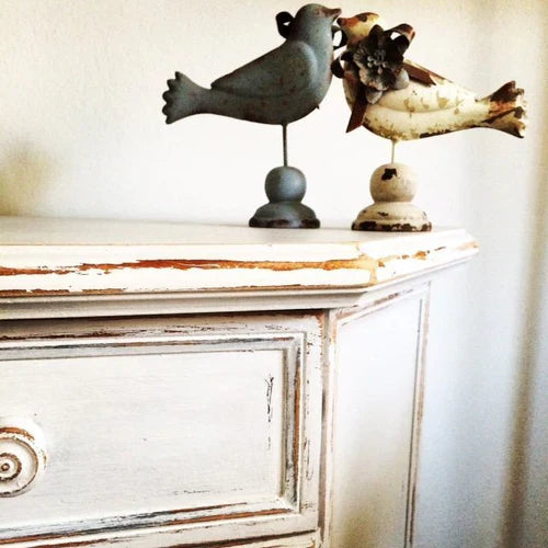 Il restyling di un vecchio mobile in stile shabby chic!