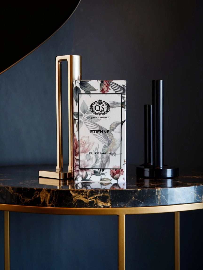 Profumo di nicchia artigianale Etienne legnoso elegante Made in Italy