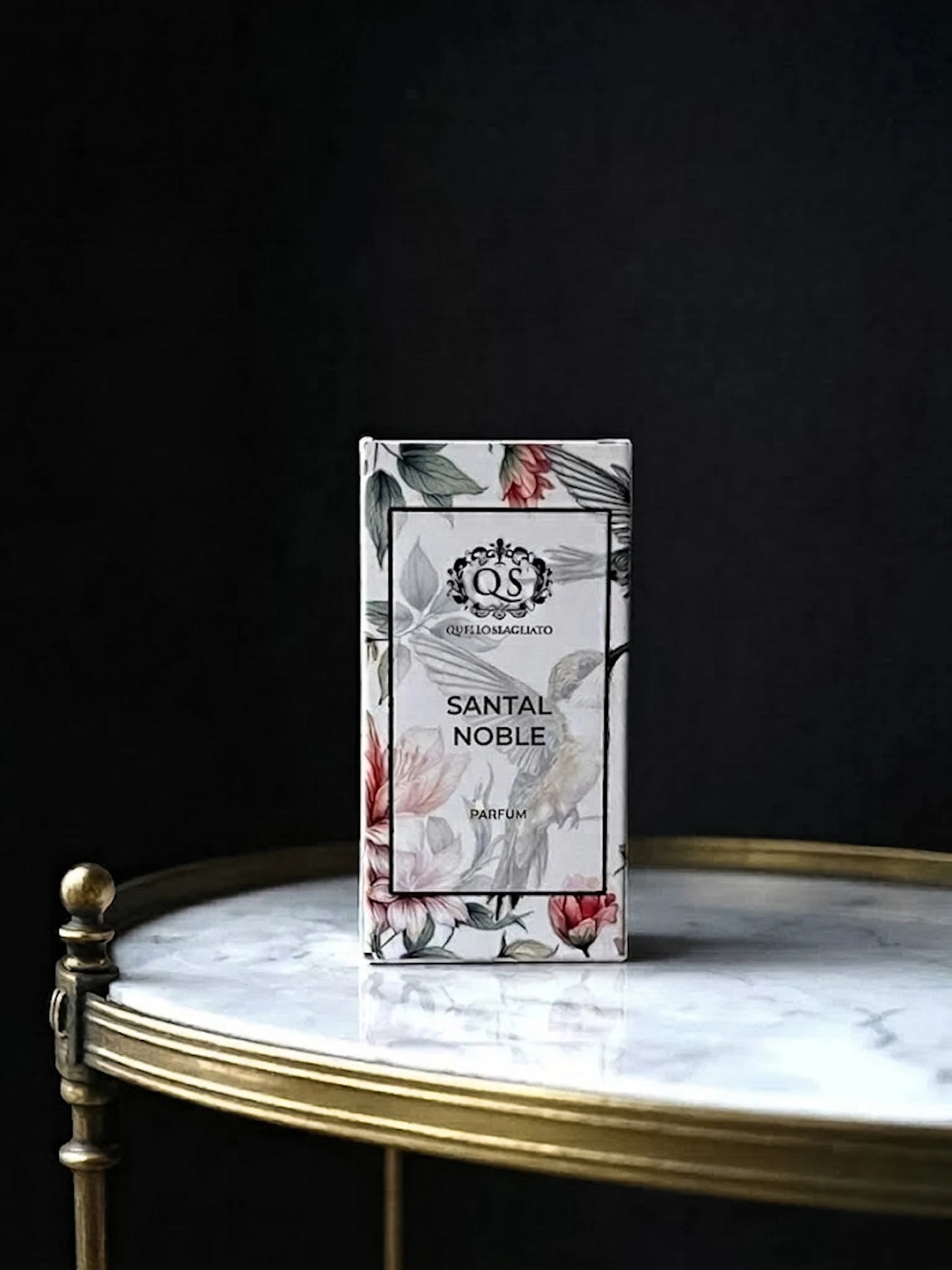 Profumo di nicchia artigianale Santal Noble legnoso cremoso Made in Italy
